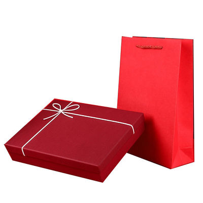 Pedido personalizado aceptado tapa de lujo y caja base para camiseta ropa embalaje regalo