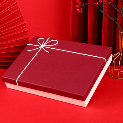 Pedido personalizado aceptado tapa de lujo y caja base para camiseta ropa embalaje regalo