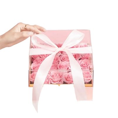 Cajas de rosas verdaderas y frescas para el Día de la Madre y el Día de San Valentín