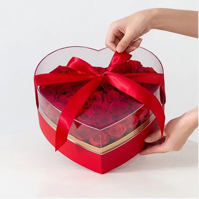Cajas de rosas verdaderas y frescas para el Día de la Madre y el Día de San Valentín