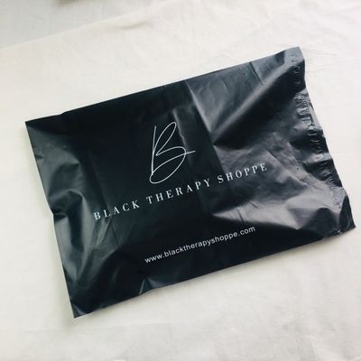 Impresión en grabado Bolsa de embalaje de prendas de vestir aséptica con logotipo de impresión y cierre postal