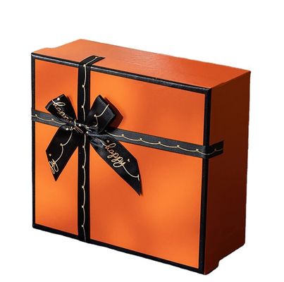 Caja de embalaje de regalo personalizado con logotipo dorado para ropa de camiseta y bufanda