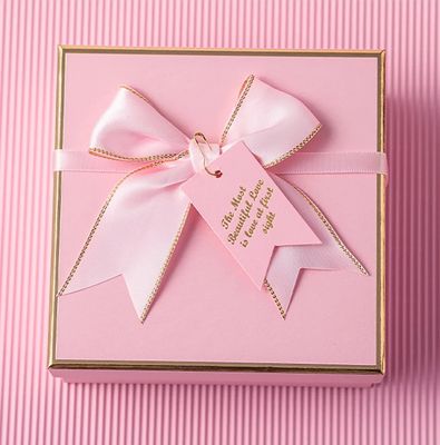 Caja de embalaje de regalo personalizado con logotipo dorado para ropa de camiseta y bufanda