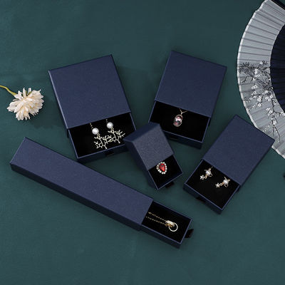 Tamaño de logotipo personalizado Caja deslizante de lujo con correa de cinta Caja de regalo de joyas Caja de cajón