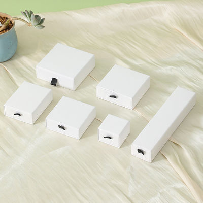 Tamaño de logotipo personalizado Caja deslizante de lujo con correa de cinta Caja de regalo de joyas Caja de cajón