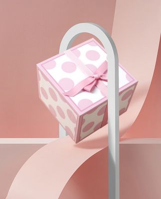 Caja de regalo cuadrada de lujo en relieve con cubierta de dulces e impresión de flores