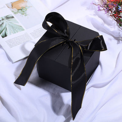Caja de regalo personalizada de lujo de joyería Matt con cierre magnético y cinta negra